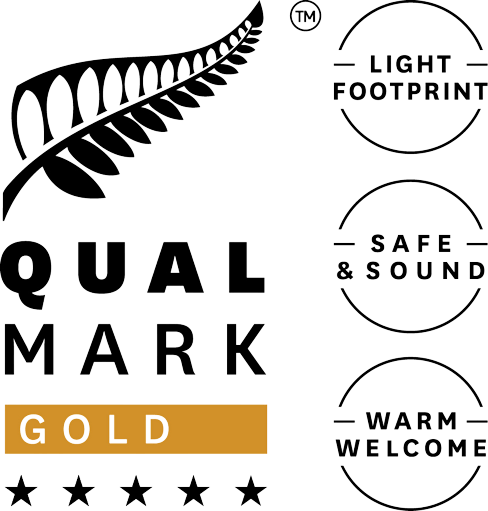 Qualmark 5 star gold logo