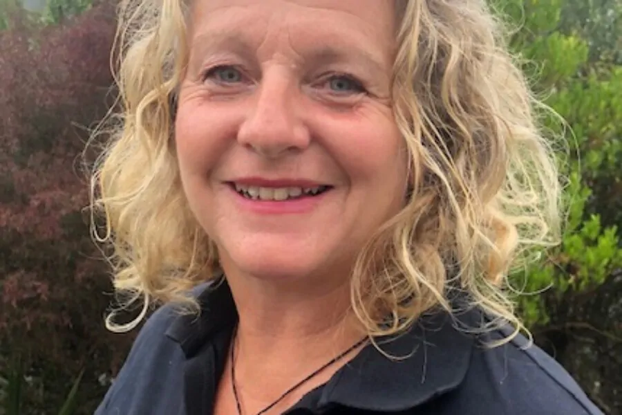 Cindy Peterken, Guide